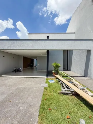 Imóvel para venda possui 210 metros quadrados com 3 quartos em Residencial Humaitá - Goiân