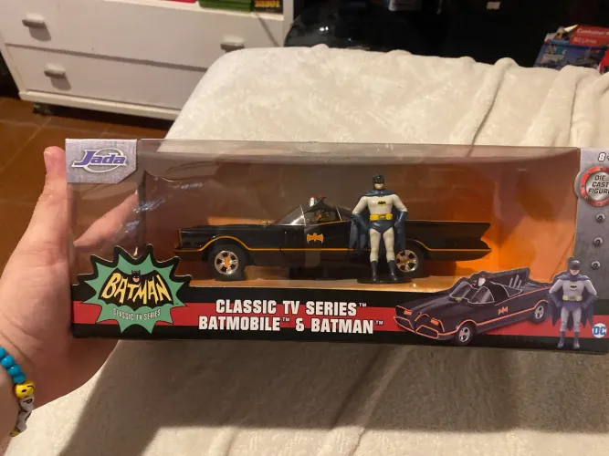 Classic Tv series batmóvel e batman e roben