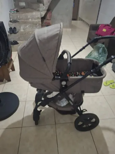 CARRINHO MOISÉS COM BEBÊ CONFORTO 