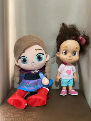 Kit 2 bonecas Ana da Frozen de pelúcia e Maria Clara 