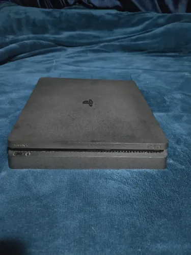 Playstation 4 slim 1T + 2 jogos