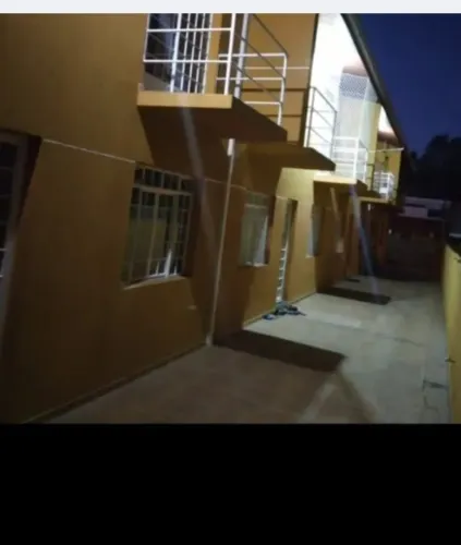 Aluga -se sobrado espaçoso Bacacheri 4 quartos condominio fechado 120 m