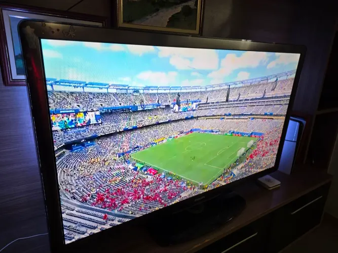 Tv philips 52 polegadas com luz lateral projecao da tela 52PFL8605D/78 nao mudando canal
