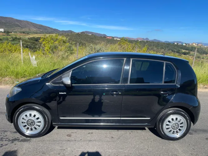 Volkswagen Up! Black/white/red 1.0 T. Flex 12V 5P 2015