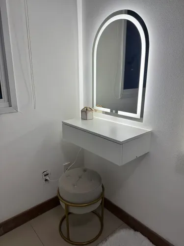 Espelho com led e penteadeira