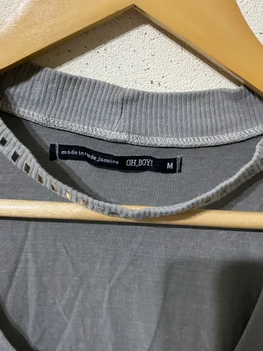 Roupas de marca semi novas G