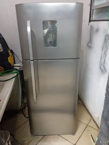 GELADEIRA ELECTROLUX INOX FROST FREE 450 LITROS