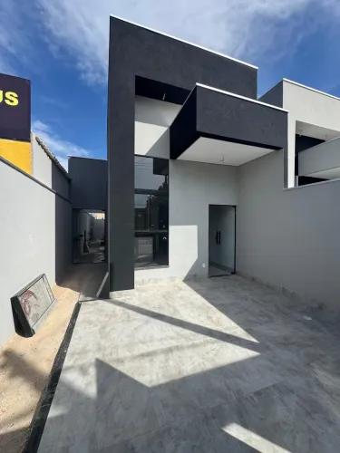 Excelente casa com 3 quartos, sendo 1 suíte, localizada no Plano Diretor Sul. ? REF: 81