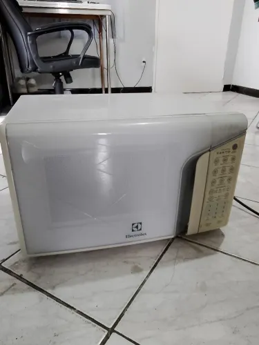 MICROONDAS ELECTROLUX MEP41 31 LITROS 127V - COM DEFEITO