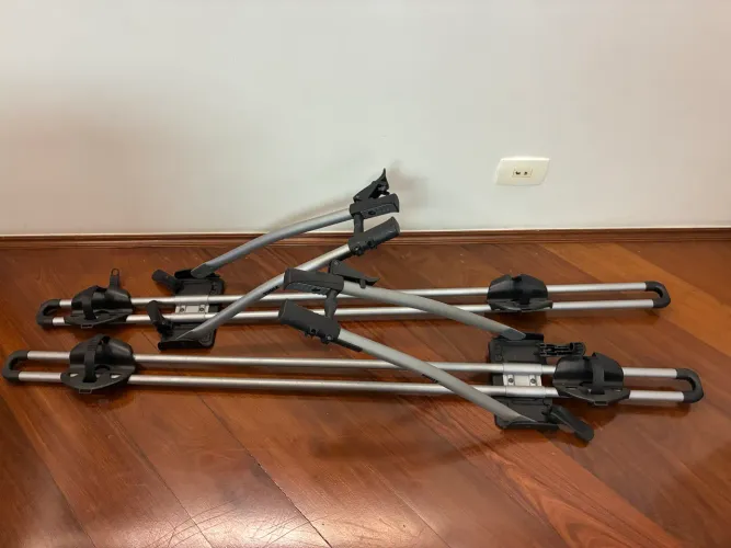 Suporte de bike Thule para teto (2 unid por R$900,00)