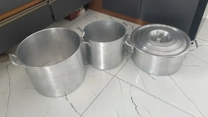 vende-se panelas grandes