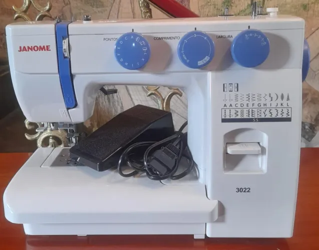 Máquina de Costura Janone 3022