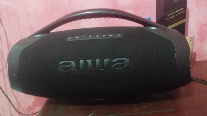 Vendo ou Troco por TV Uma Caixa de som Aiwa 