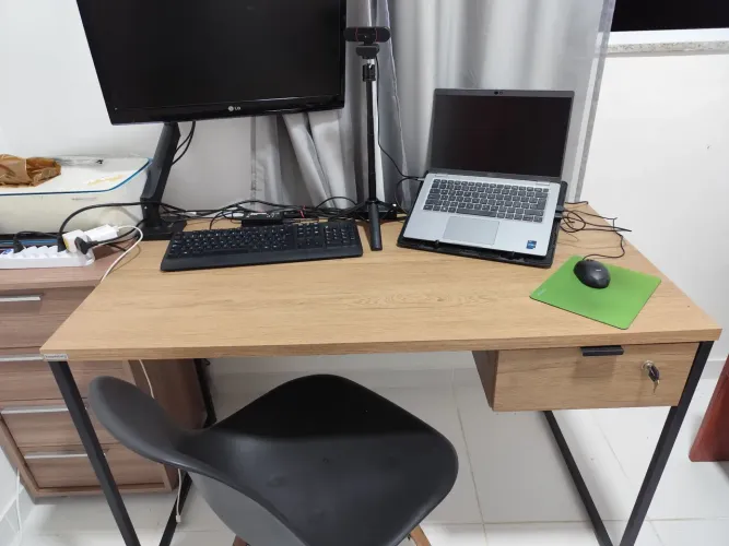 Mesa Escritório com Cadeira
