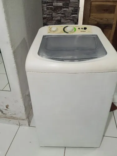 Vendo uma máquina de lavar roupa Consul 9 kg bem conservada funcionando 