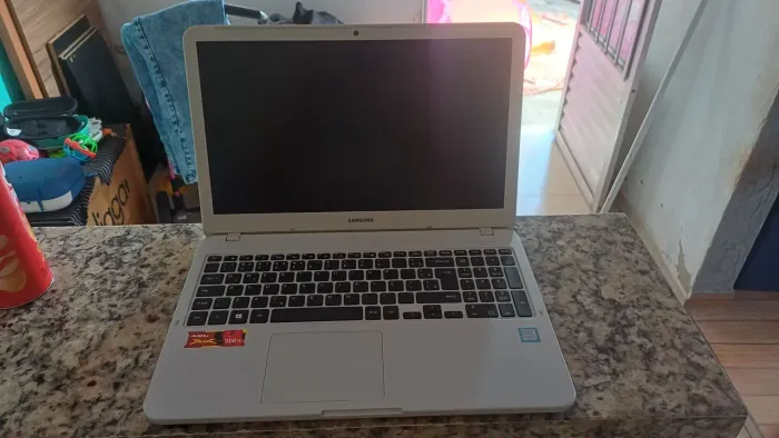O notebook Samsung E30 linha Essentials i3 7° geração