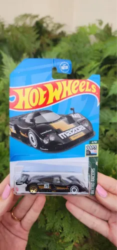 Hot wheels mazda 787b preto dollar general