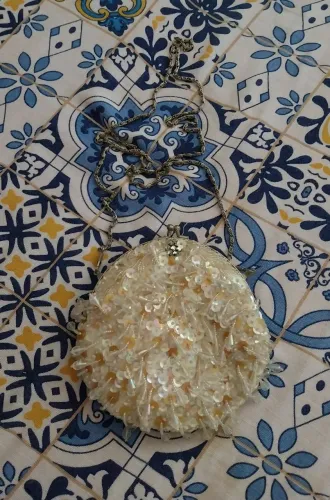 BOLSA VINTAGE TODA TRABALHADA COM LANTEJOULAS FURTA COR