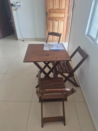 Mesa com 4 cadeiras