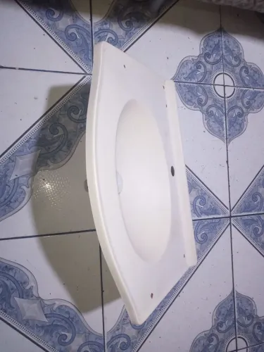 Vendo uma pia para banheiro retangular com válvula 