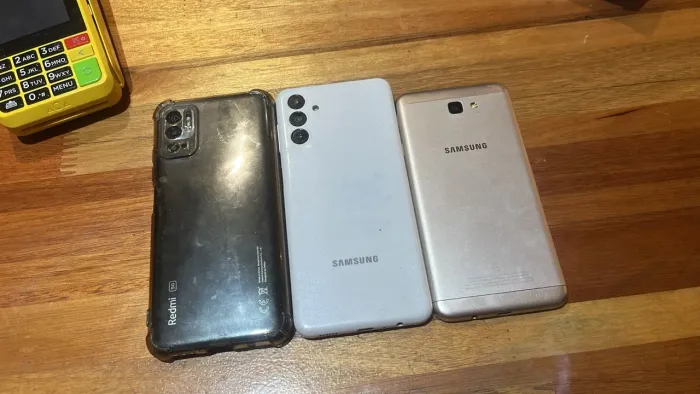 2 CELULARES QUEBRADO