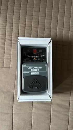 Pedal Afinador (Chromatic Tuner TU300) Behringer