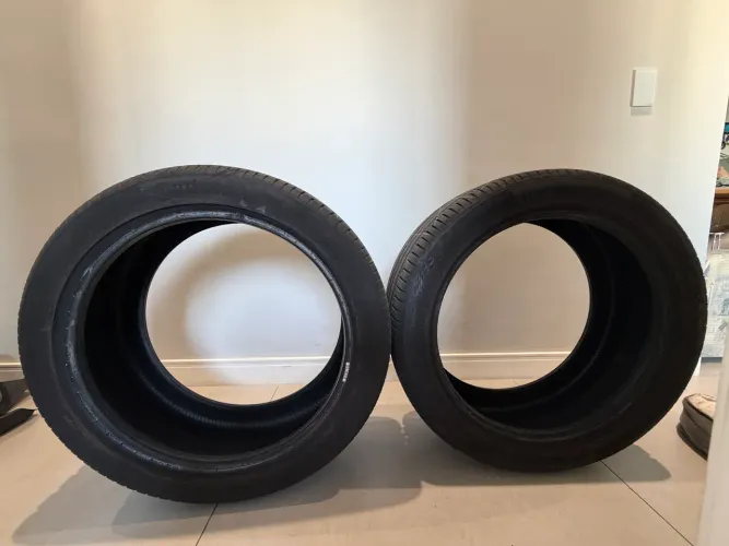 Pneu 235/45R19 Continental UltraContact XL 99V