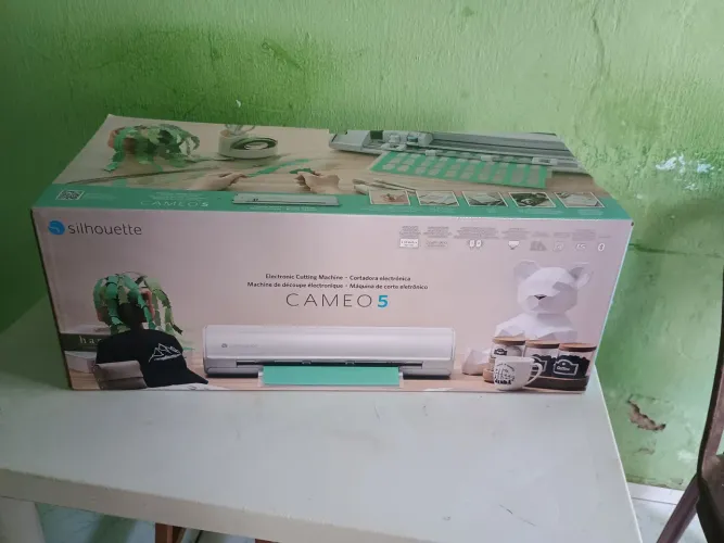 Silhouette cameo 5