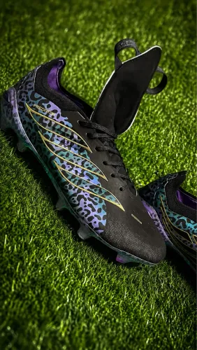 Adidas Predator Elite FT FG em edição especial assinada por Kaká