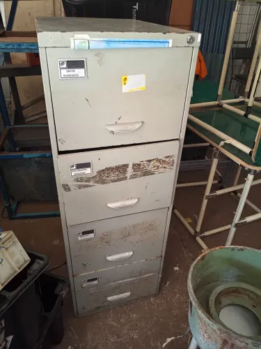 Armário de ferro pra arquivo