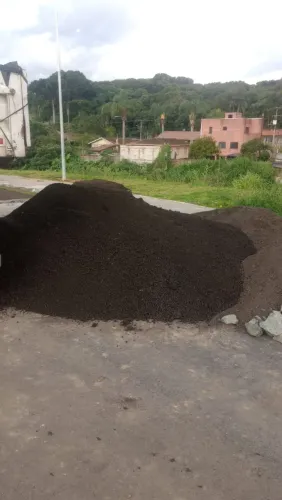 Venda terra preta granel,terra ensacada, gramas 