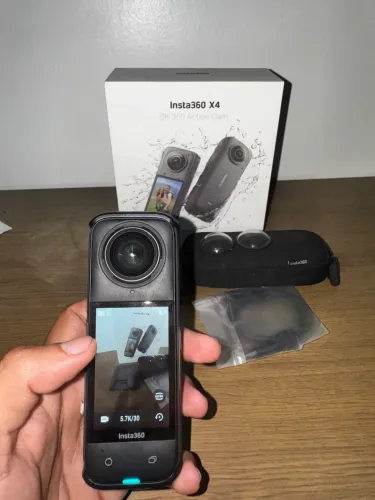 INSTA360 X4 - COM CARTÃO DE MEMÓRIA DE 256 GB- MUITO NOVA, USADA EM UMA ÚNICA VIAGEM!