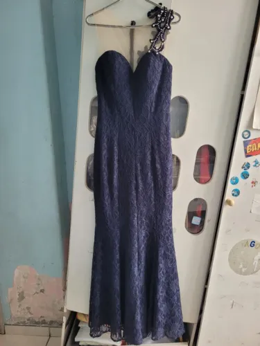 Vendo vestido de casamento/formatura estilo sereia na cor azul escuro