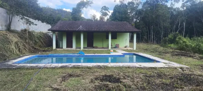 Chácara com piscina em Juquitiba