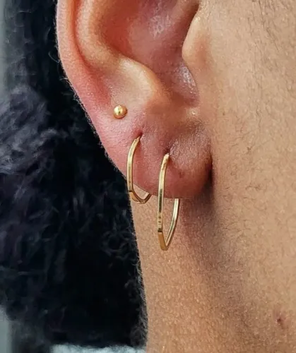 Conjunto argolas e brincos bolinha, Ouro 18k
