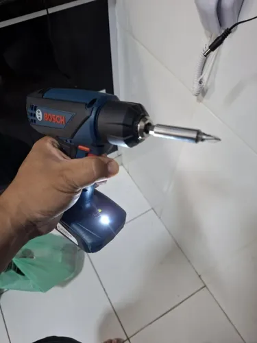 Furadeira e Parafusadeira Bosch a Bateria 700 RPM - Nova e Lacrada