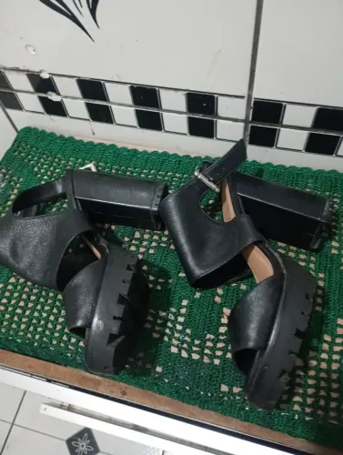 Vende se sandália da Arezzo número 34 usada