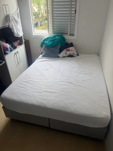 Cama box e colchão queen size