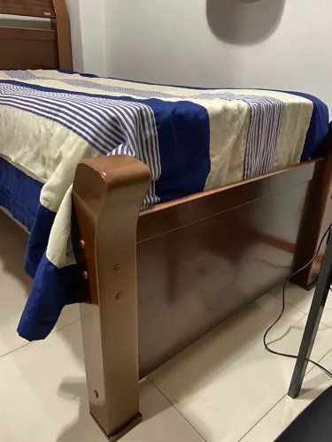 Cama em ótimo estado.