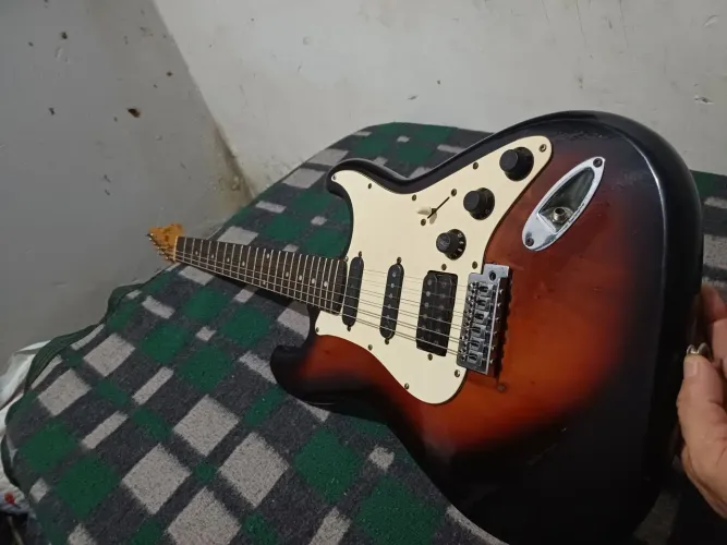 Guitarra condor stratocaster