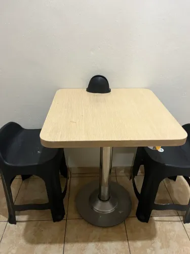 Mesa c/ banquinhos