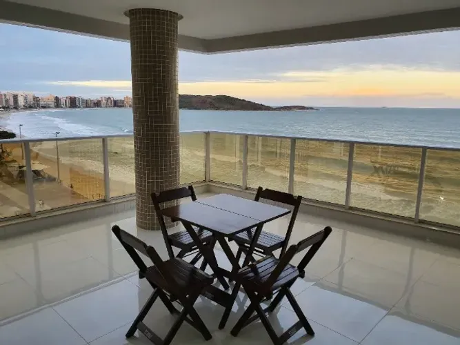 Apto frente mar, 3 Qtos sendo 3 suítes, C/2 GAR