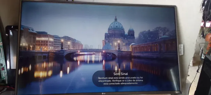 Ganhei está tv 43LG fica assim leia a descrição 