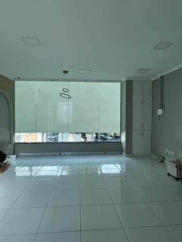 Aluga-se sala comercial altos na Bernal do Couto