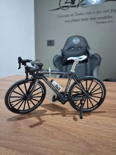 Miniatura de bicicleta speed Bike road