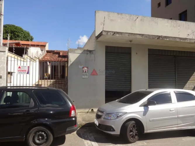 Casa Casa com ponto comercial em Pindamonhangaba