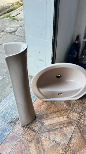 Vende-se uma pia