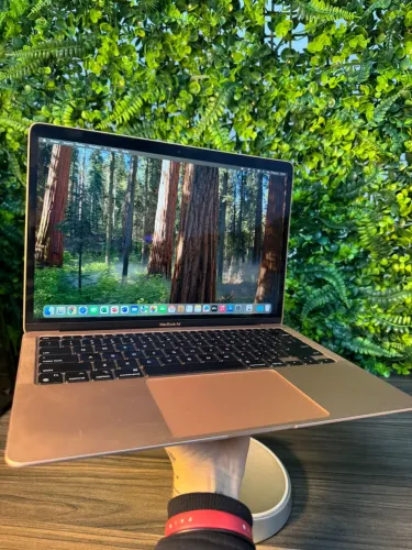 MacBook Air 2020 A2337  Chip M1 Cor rose gold  8GB 256GB SSD  212 ciclos de bateria  13.3