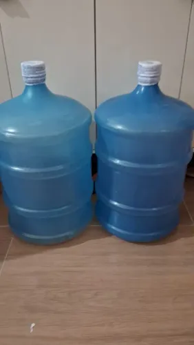 Galão de água 20L vazio - Um $30 / Dois $50