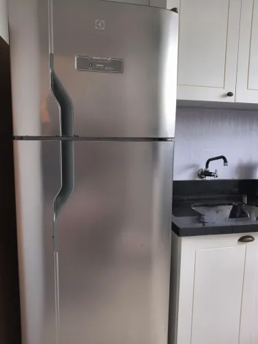 Geladeira Electrolux Frost Free DFN41 - Impecável (Com defeito no motor)
